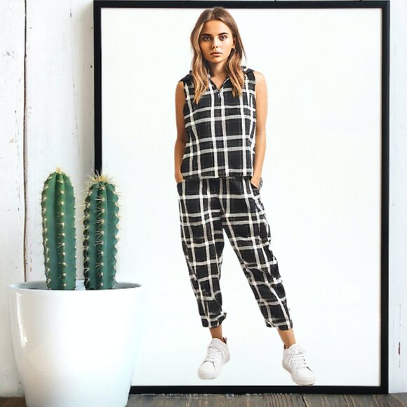 Hache Black Cream Cotton Linen Sleeveless Plaid Vest Style Top, Size 44 (Small) - Picture 1 of 9